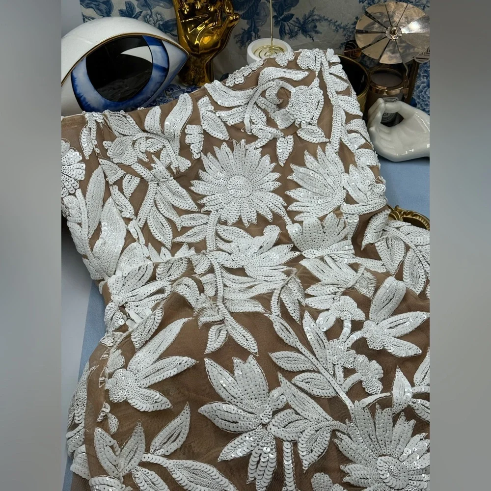 🆕 BRONX & BANCO 🧿 NWOT Dahlia Gown, White Sequin Floral Gown - Sz L US 8